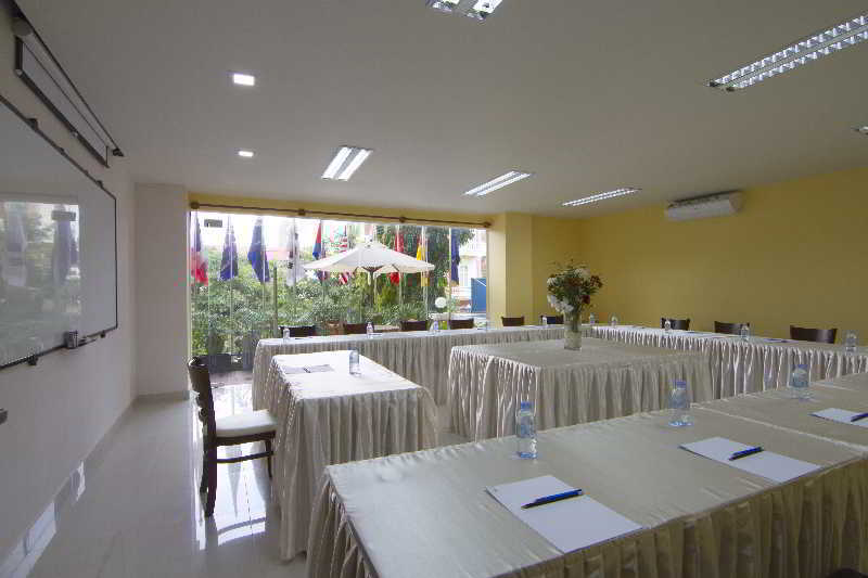Eman Bkk Hotel Phnom Penh Exterior photo