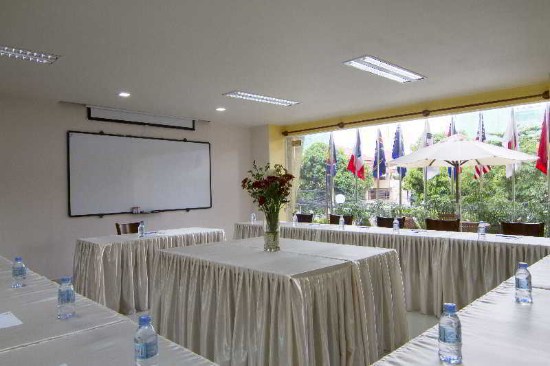 Eman Bkk Hotel Phnom Penh Exterior photo