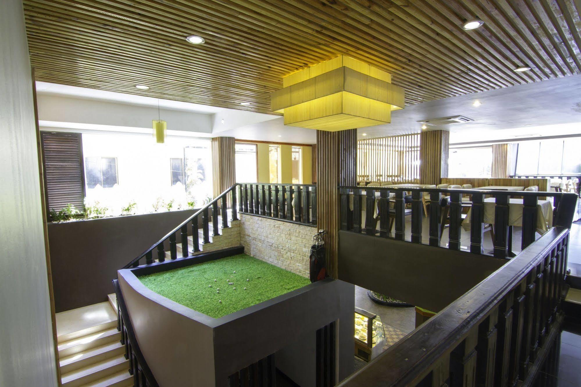 Eman Bkk Hotel Phnom Penh Exterior photo