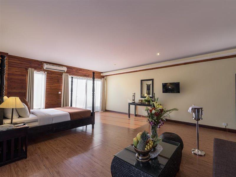 Eman Bkk Hotel Phnom Penh Exterior photo